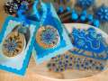 Biglietti e slitta blu