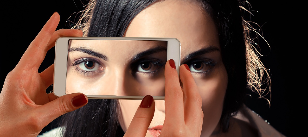 smartphone-1445448_1280 La violenza digitale contro le donne